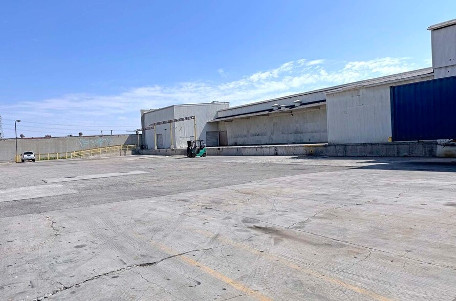 5008 S Boyle Ave, Vernon, CA for lease - Building Photo - Image 3 of 6