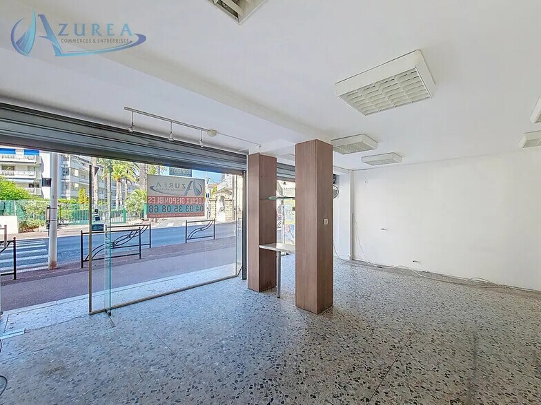 Retail in Cannes for lease - Interior Photo - Image 2 of 5