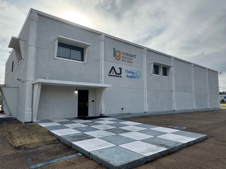 4400 Mangum Dr, Flowood, MS for lease - Primary Photo - Image 1 of 8