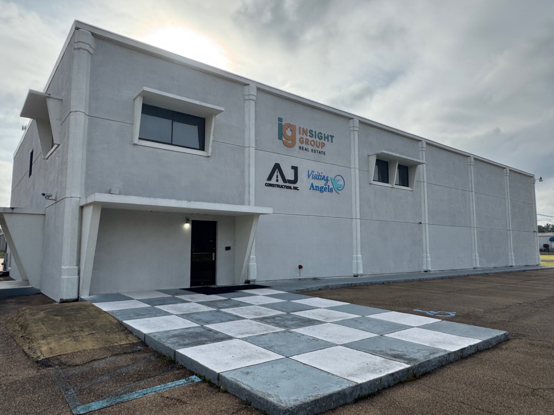 4400 Mangum Dr, Flowood, MS for lease Primary Photo- Image 1 of 9