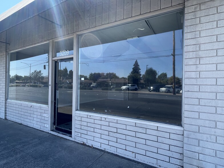 3201-3209 Jefferson St, Napa, CA for lease - Building Photo - Image 2 of 8