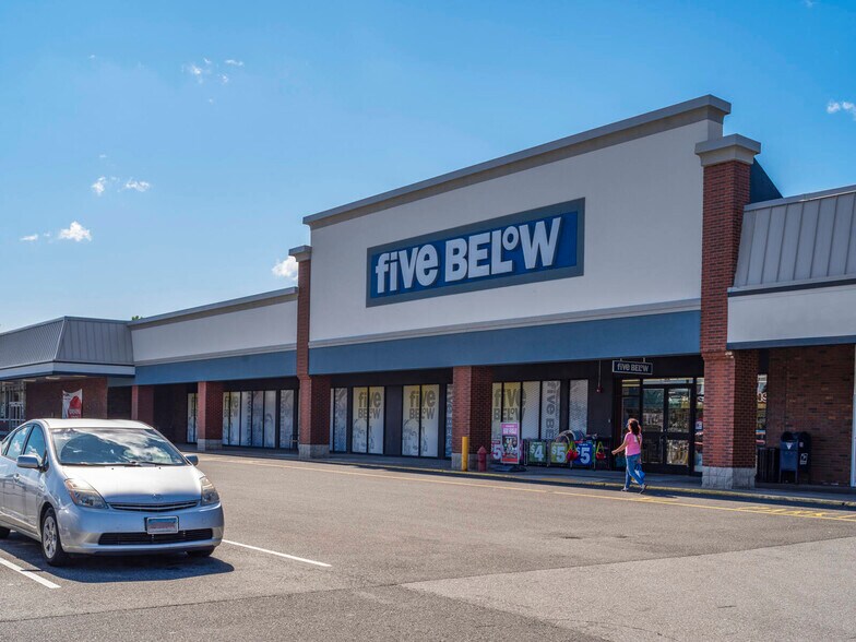 191-277 E Main St, Westfield, MA for lease - Building Photo - Image 2 of 5