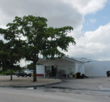 7761 Johnson St, Pembroke Pines FL - Convenience Store