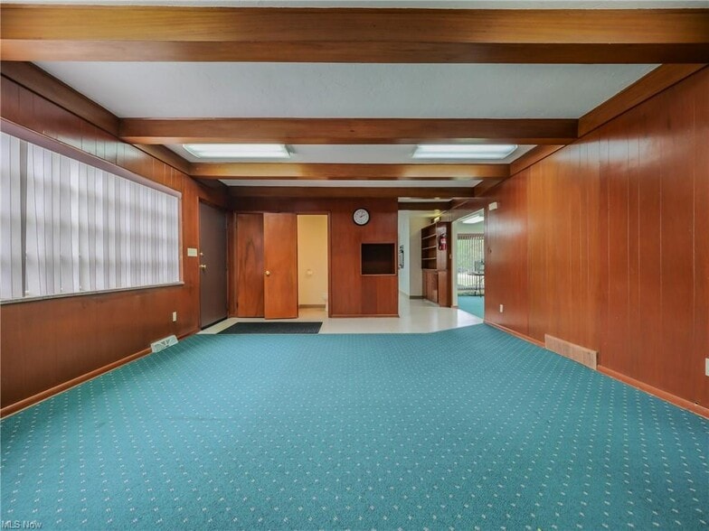31255 Lorain Rd, Cleveland, OH for sale - Interior Photo - Image 2 of 34