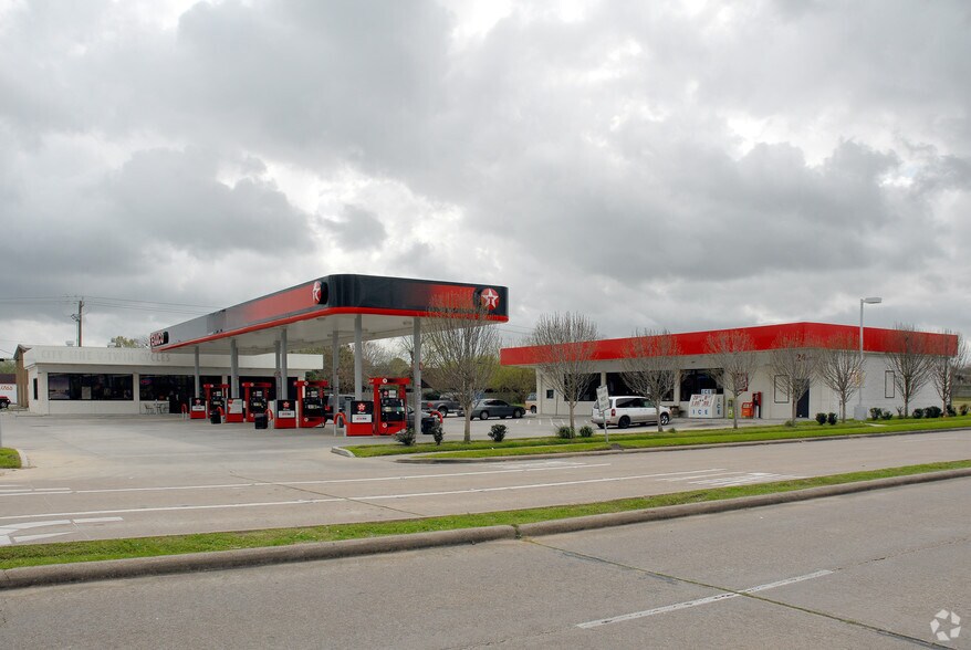 8300 Spencer Hwy, La Porte, TX for sale - Primary Photo - Image 1 of 1