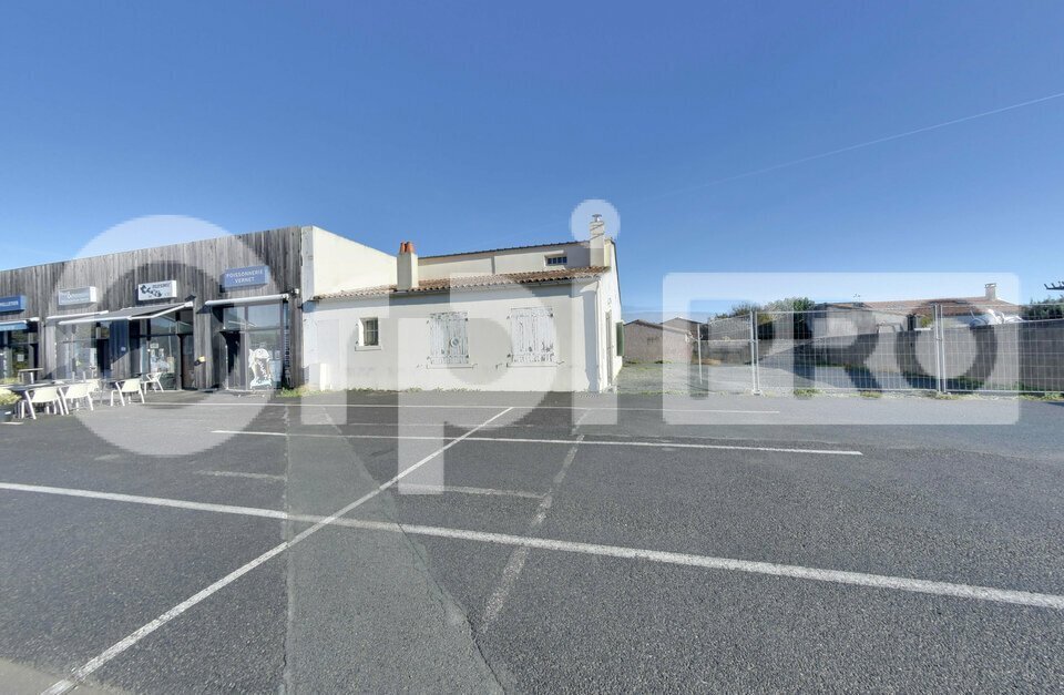 Retail in La Couarde-sur-Mer for lease Building Photo- Image 1 of 10