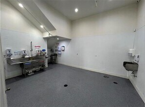 5808 Magazine St, New Orleans, LA for sale Interior Photo- Image 2 of 16