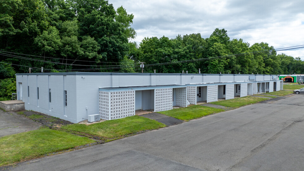 112-124 Woodlawn Rd, Berlin, CT for lease - Building Photo - Image 3 of 10