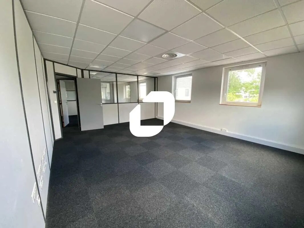 Office in Mérignac for lease Interior Photo- Image 1 of 38