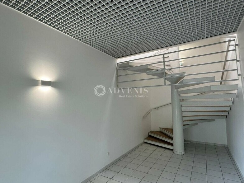 4 Rue René Razel, Saclay for lease - Interior Photo - Image 2 of 12