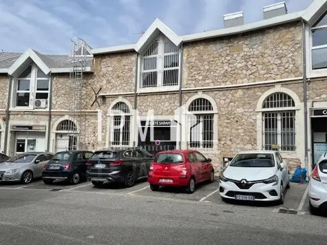 Flex in Marseille for lease Building Photo- Image 1 of 8