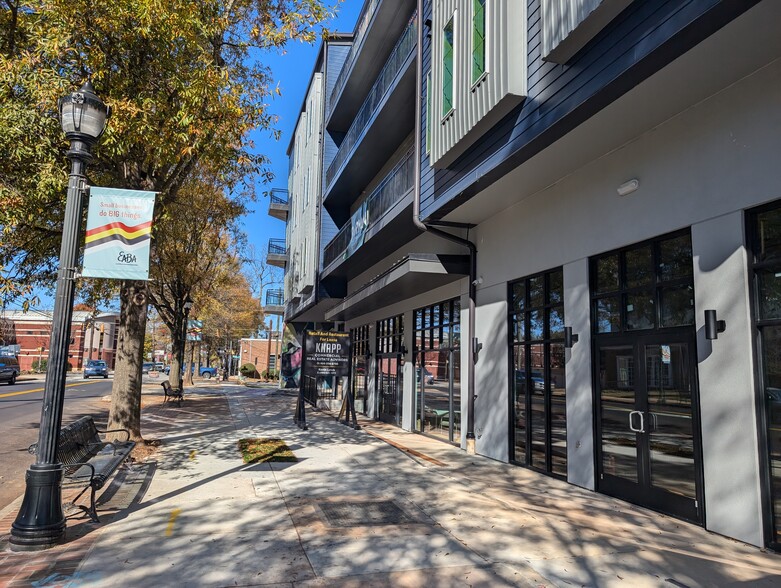 456 Flat Shoals Ave SE, Atlanta, GA for lease - Building Photo - Image 1 of 7