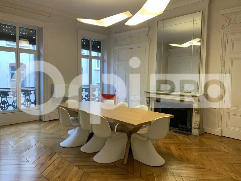 Office in Lyon for lease - Interior Photo - Image 2 of 5
