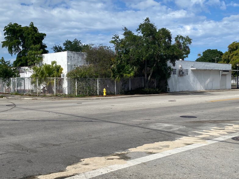 1085 NW 62nd St, Miami, FL for sale - Primary Photo - Image 1 of 8