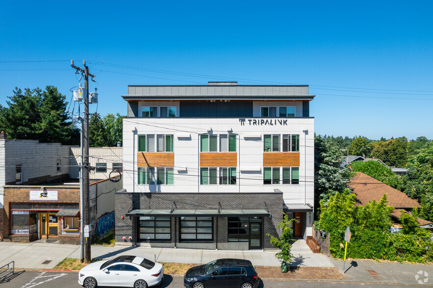 5637 University Way NE, Seattle, WA for lease - Building Photo - Image 2 of 8