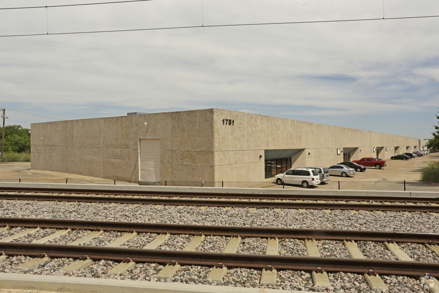 1751 Hurd Dr, Irving, TX for lease - Building Photo - Image 2 of 8
