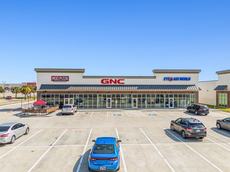 Central Mall Shoppes portfolio of 2 properties for sale on LoopNet.com - Building Photo - Image 2 of 3