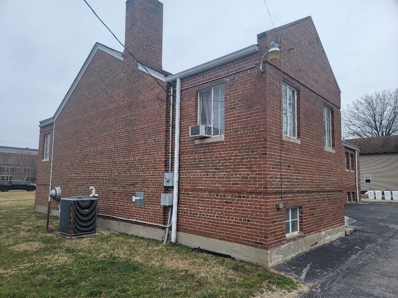 2331 Poplar St, Terre Haute, IN for lease - Building Photo - Image 3 of 8