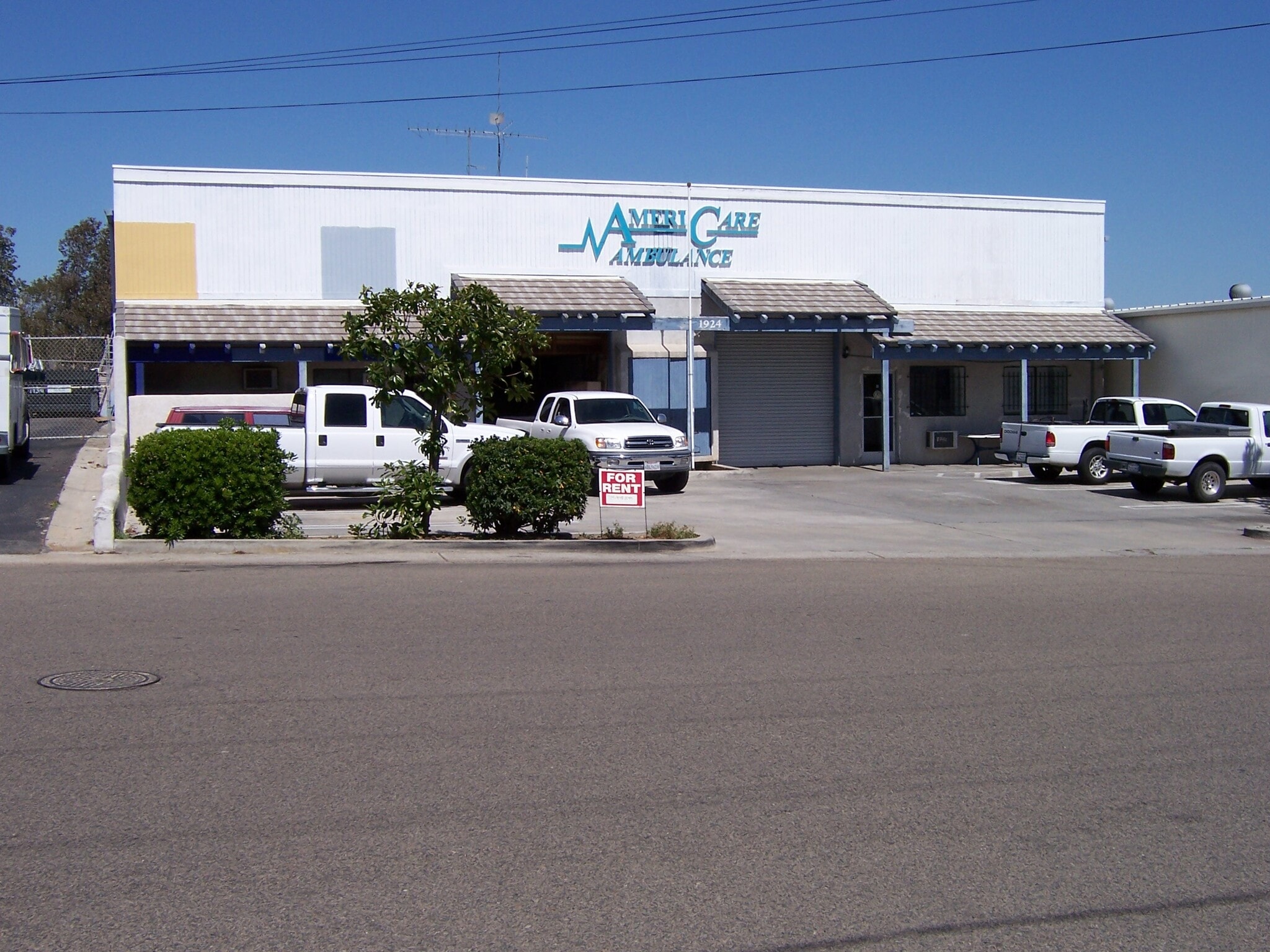 1924 Commercial St, Escondido, CA for lease Building Photo- Image 1 of 4