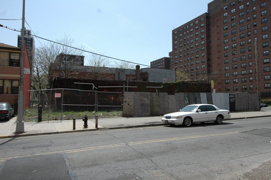 438 Blake Ave, Brooklyn, NY 11212