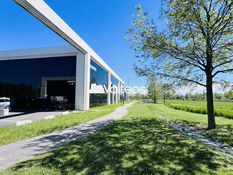 Office in Labège for lease - Building Photo - Image 2 of 2