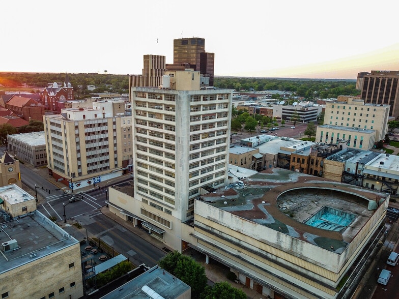 106 E Elm St, Tyler, TX for lease - Building Photo - Image 2 of 3