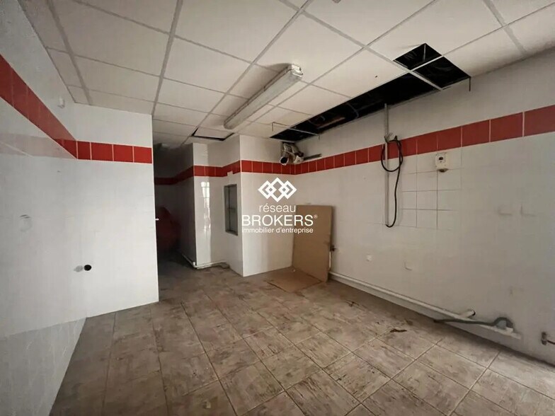 Retail in Saint-Nazaire for lease - Interior Photo - Image 2 of 6