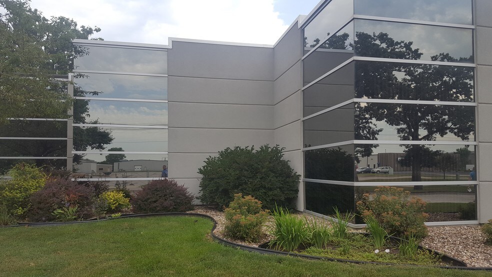 270 50th Ave SW, Cedar Rapids, IA for sale - Building Photo - Image 1 of 1