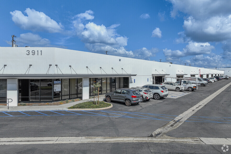 3911-3921 E La Palma Ave, Anaheim, CA for lease - Building Photo - Image 1 of 12