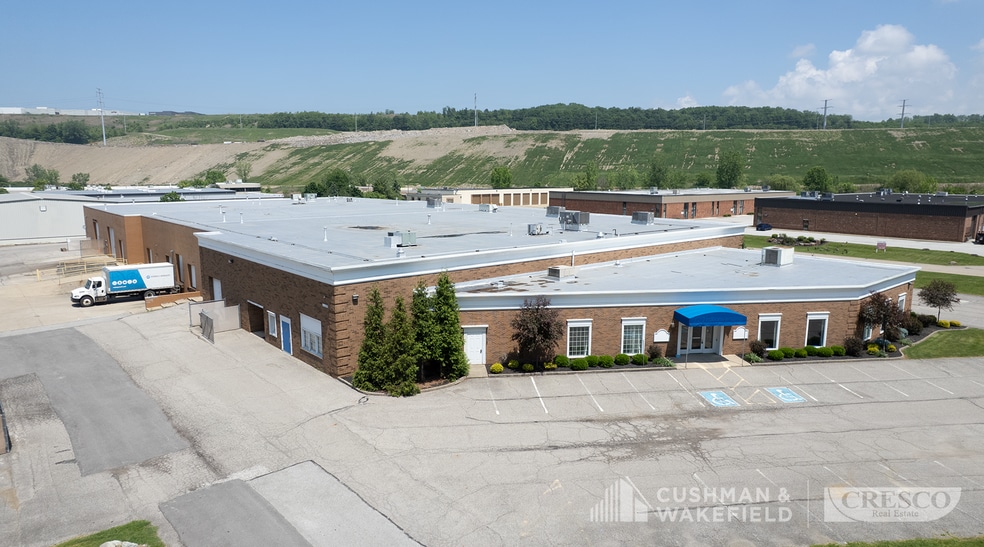 10055 Sweet Valley Dr, Valley View, OH for sale - Building Photo - Image 3 of 4