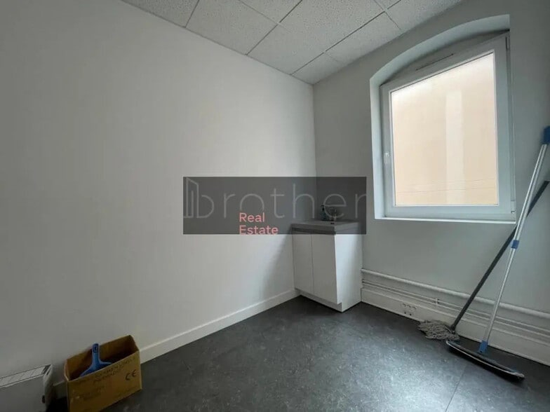 Office in Bruges for lease - Interior Photo - Image 3 of 7