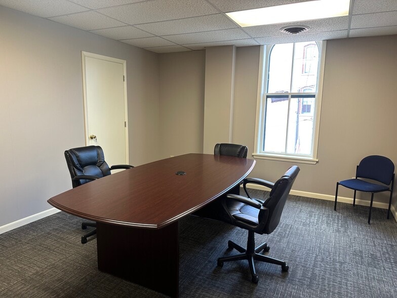 201-207 S Court St, Medina, OH for lease - Building Photo - Image 2 of 8