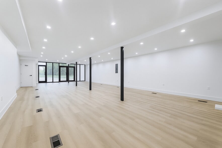 253 Malcolm X Blvd, Brooklyn, NY for lease - Interior Photo - Image 2 of 13