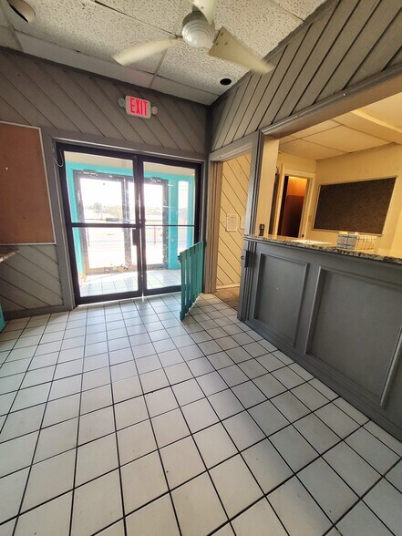 1804 NW 52nd St, Lawton, OK for lease - Building Photo - Image 2 of 7