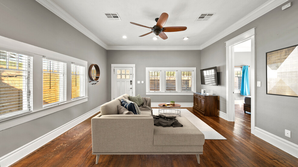 6005 N Main St, Houston, TX for sale - Interior Photo - Image 2 of 40