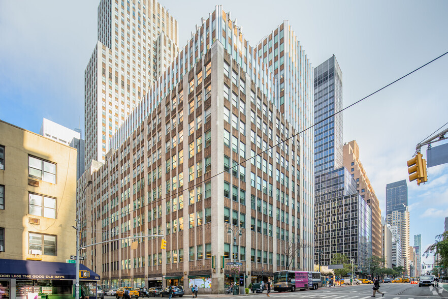 220 E 42nd St, New York, NY for lease - Building Photo - Image 2 of 4