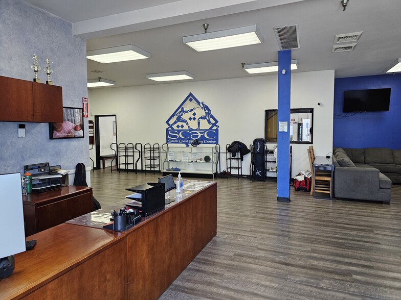 3518 Lake Center Dr, Santa Ana, CA for lease - Building Photo - Image 2 of 14