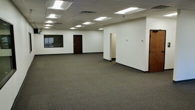 2740-2760 Regency Dr, Grand Prairie, TX for lease Interior Photo- Image 2 of 5