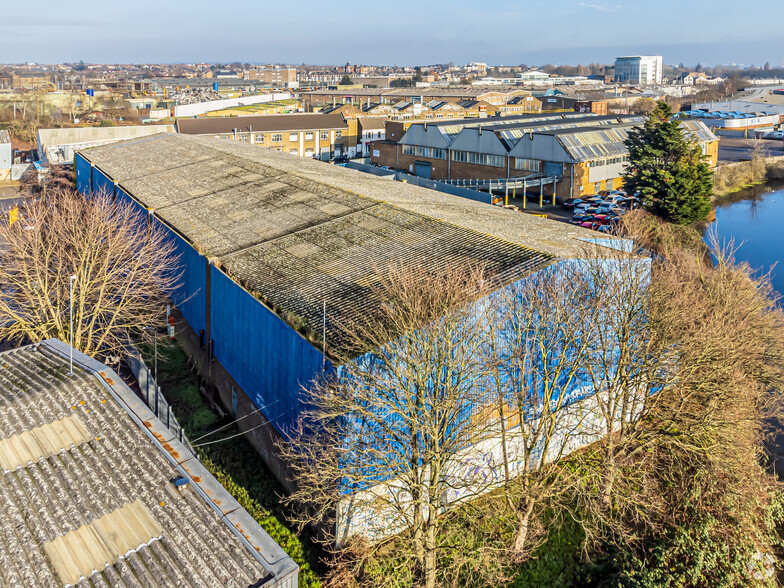 22 Hythe Rd, London for lease - Building Photo - Image 2 of 24