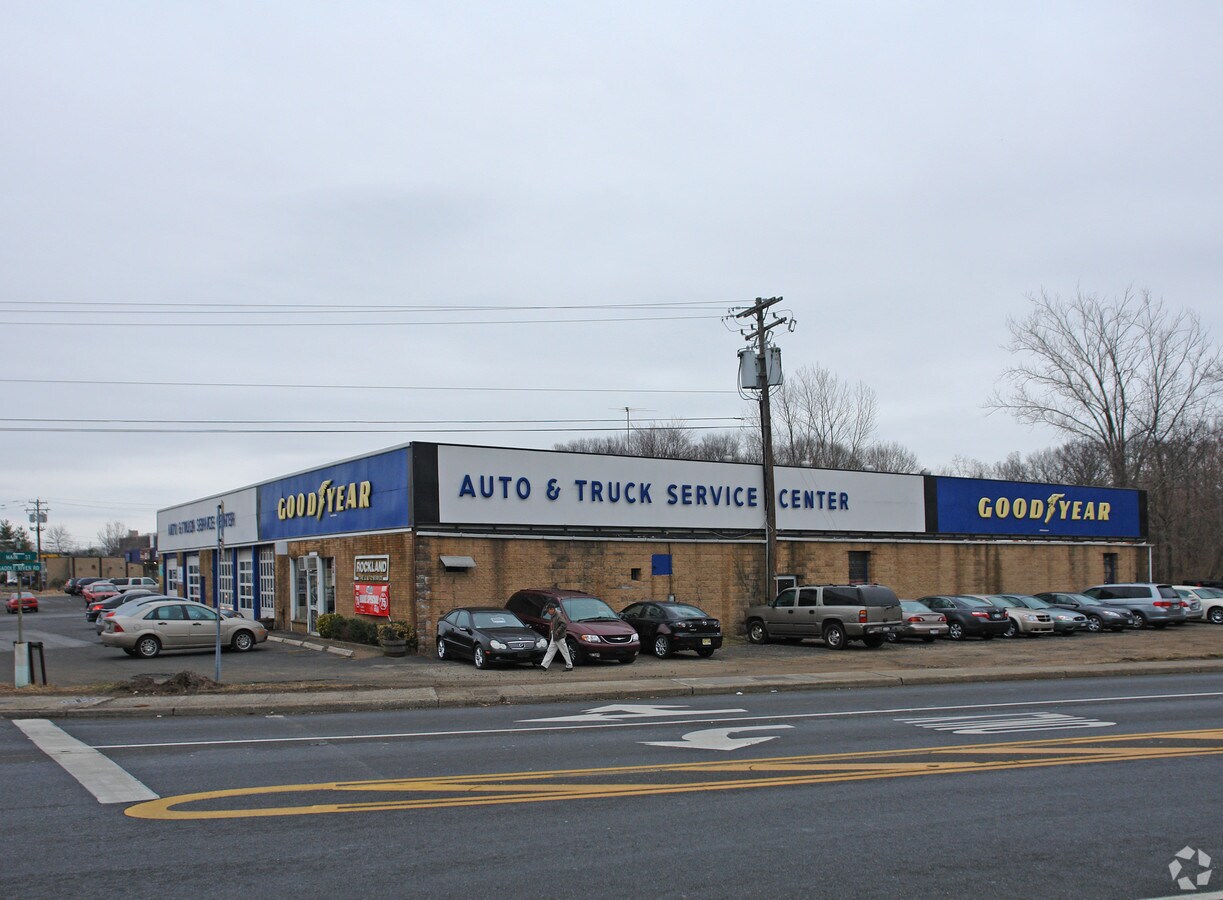 109 Rt59, Monsey, NY 10952