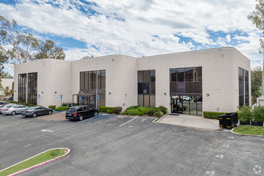 5703 Corsa Ave, Westlake Village, CA for lease - Primary Photo - Image 1 of 4