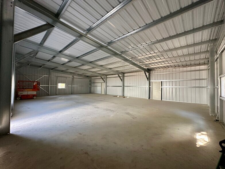 17286 FM306, Canyon Lake, TX for lease - Interior Photo - Image 2 of 6