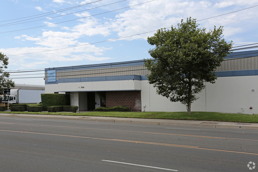 7391 Lampson Ave, Garden Grove, CA for lease - Building Photo - Image 3 of 4