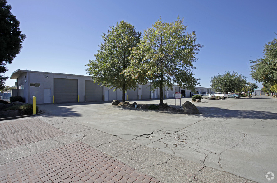 7245 32nd St, North Highlands, CA for lease - Primary Photo - Image 1 of 5