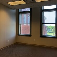 1111 W 39th St, Kansas City, MO for lease Interior Photo- Image 2 of 8