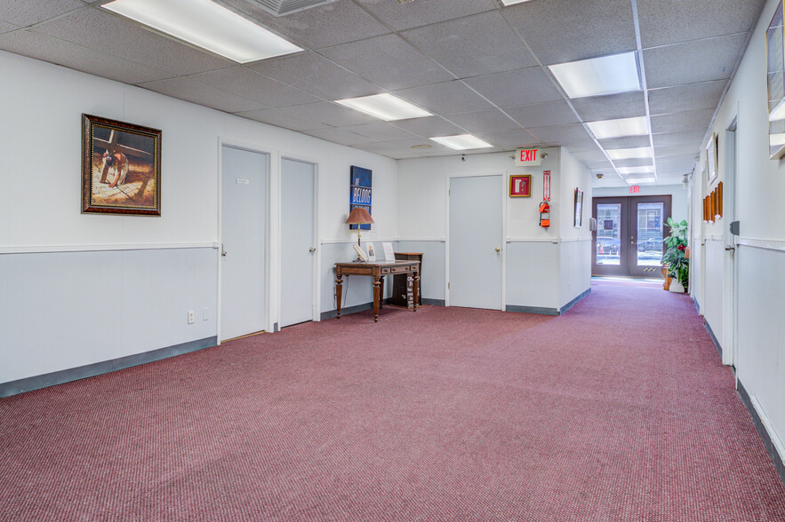 70 Church St, New Rochelle, NY for sale - Interior Photo - Image 3 of 11