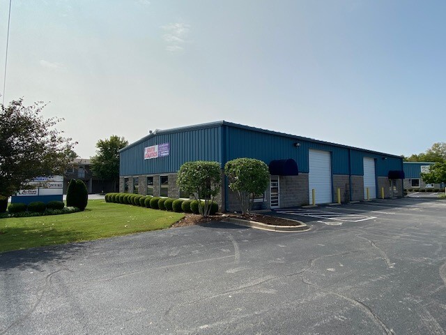 8008-8010 National Tpke, Louisville, KY for lease - Building Photo - Image 2 of 7