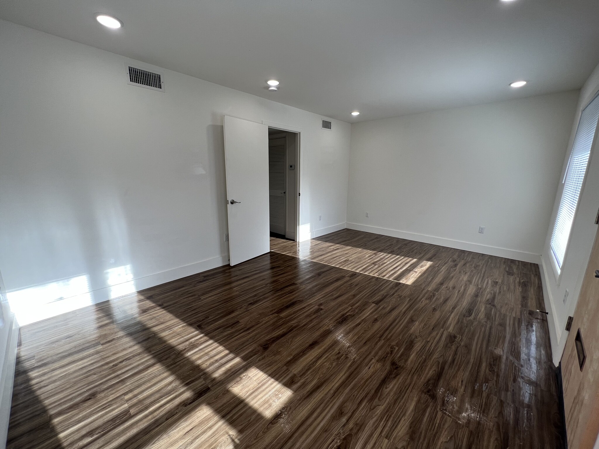 4251 University Blvd, Jacksonville, FL for lease Interior Photo- Image 1 of 7