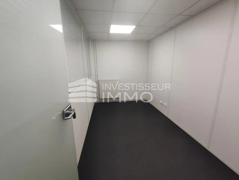 Office in Villiers-sur-Marne for lease - Interior Photo - Image 3 of 3