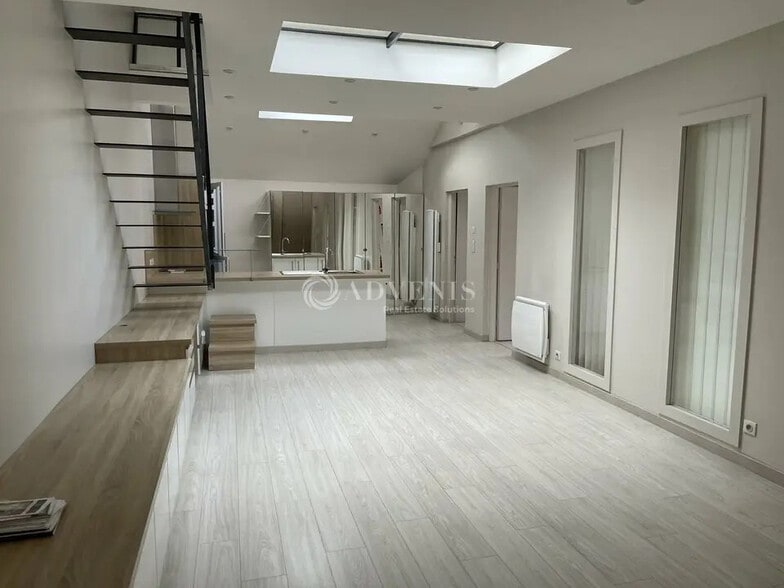 Retail in Le Mans for sale - Interior Photo - Image 2 of 3